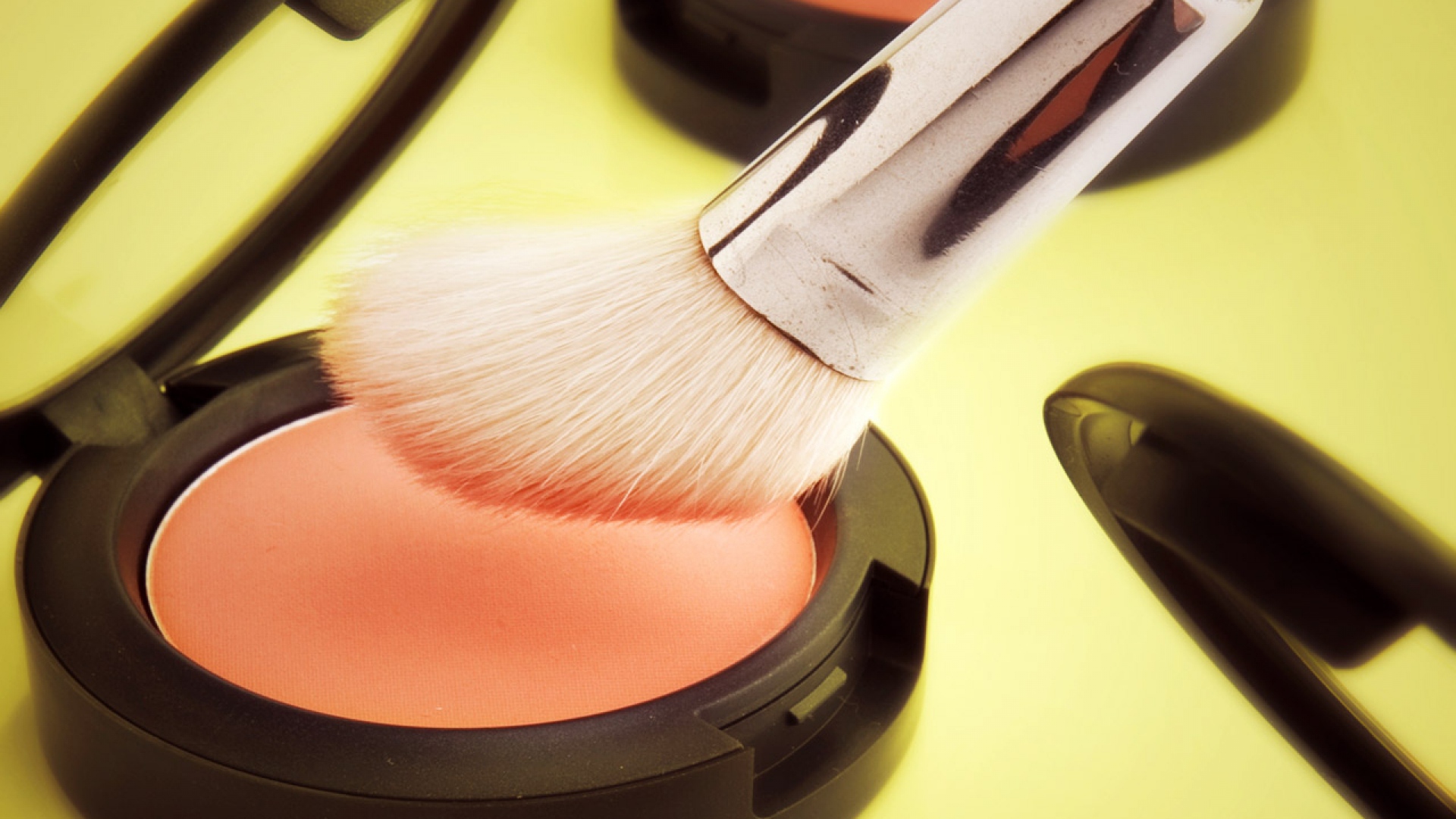 3 Key Advantages of Using a Makeup Sponge post thumbnail image