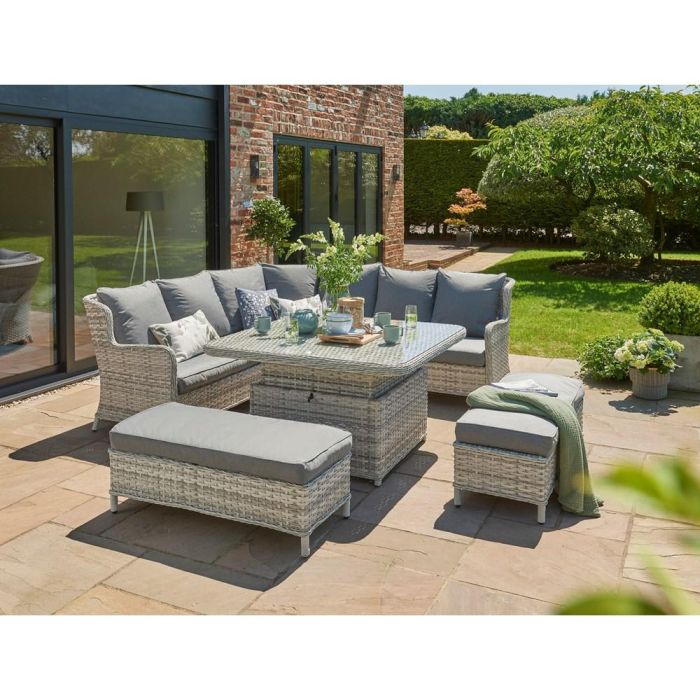 How do you combine outside furniture into my garden lounge style? post thumbnail image